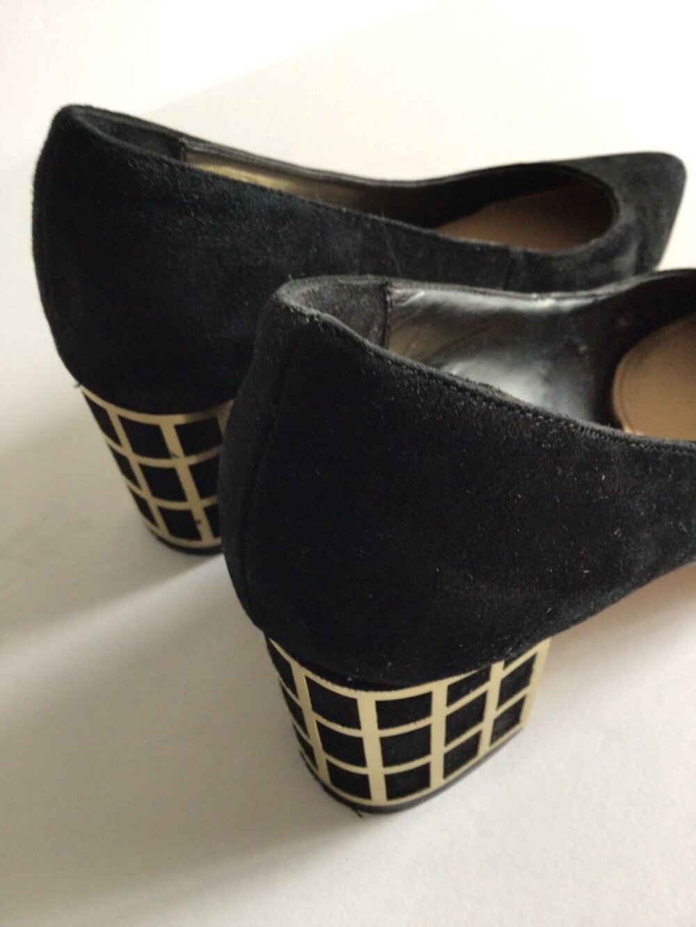 B Brian Atwood Black Suede Block Heel Pumps Size 6 Pointed Toe Classic Work Heel - Picture 3 of 7